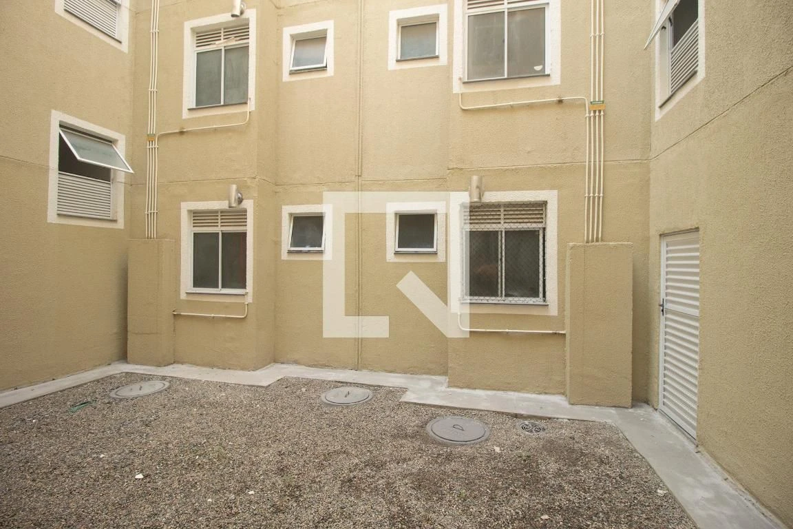 2-bedroom apartment in a building with a pool — photo 34