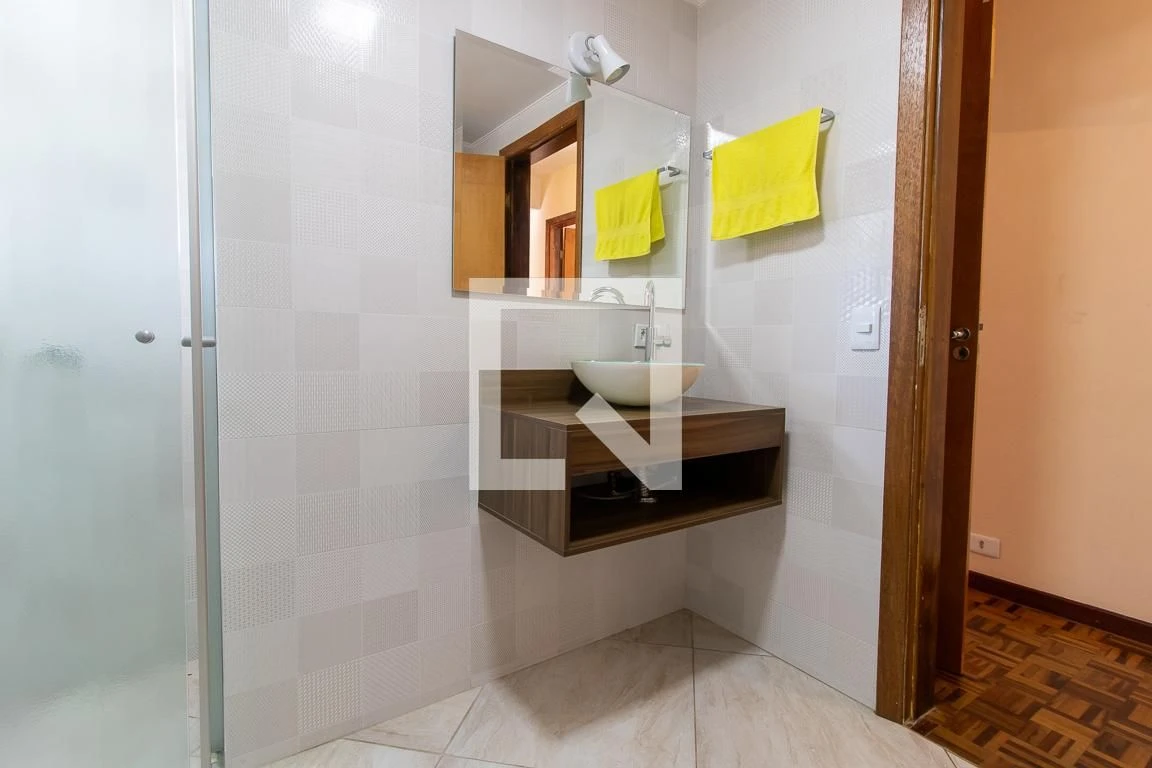Apartamento de 3 quartos com piso de madeira ou laminado — photo 36