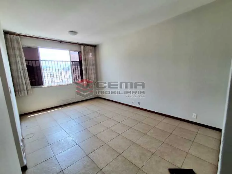 2-bedroom apartment in a building with a gym — photo 8