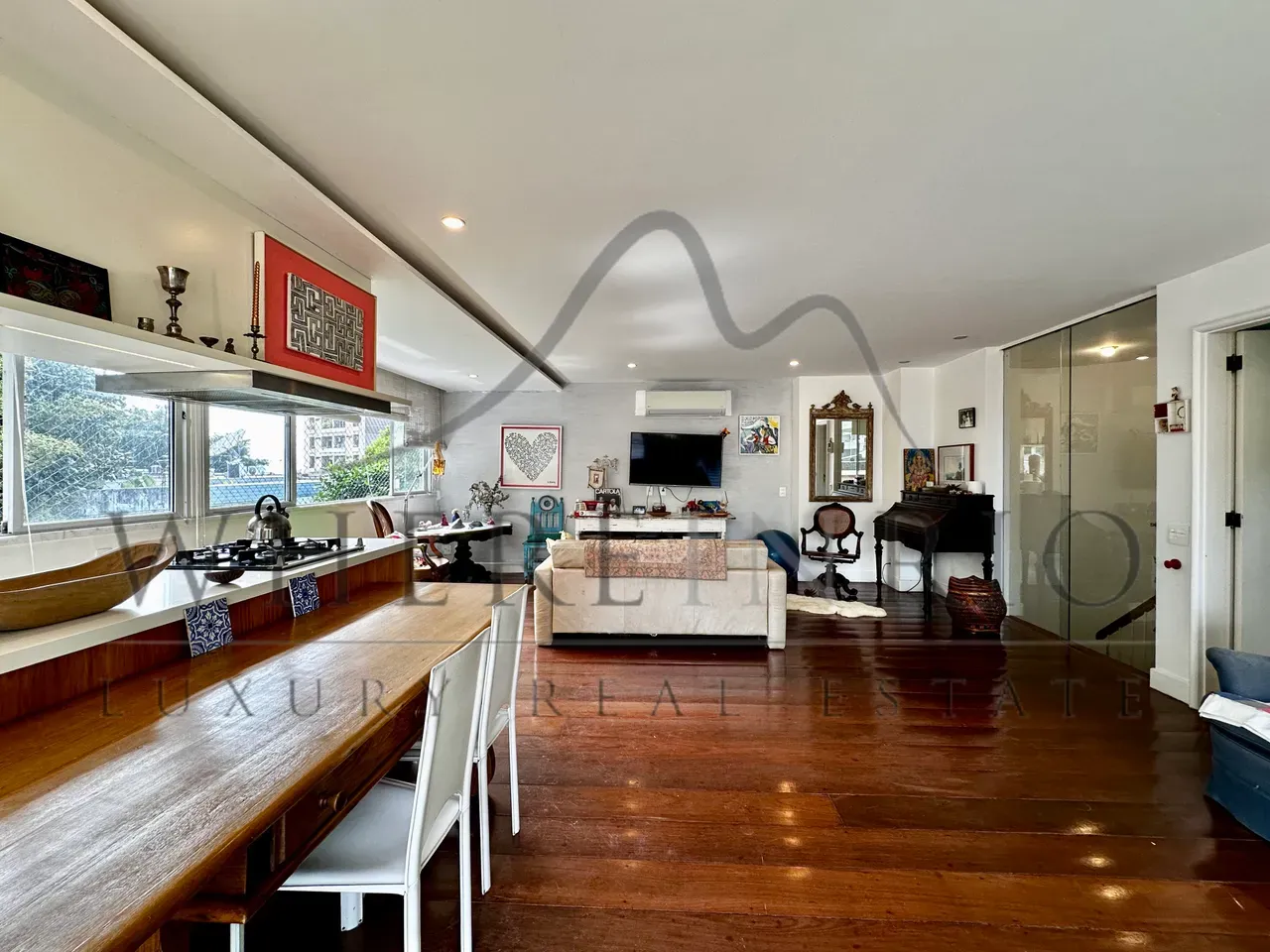 Apartamento mobiliado de 3 quartos com vista para a água