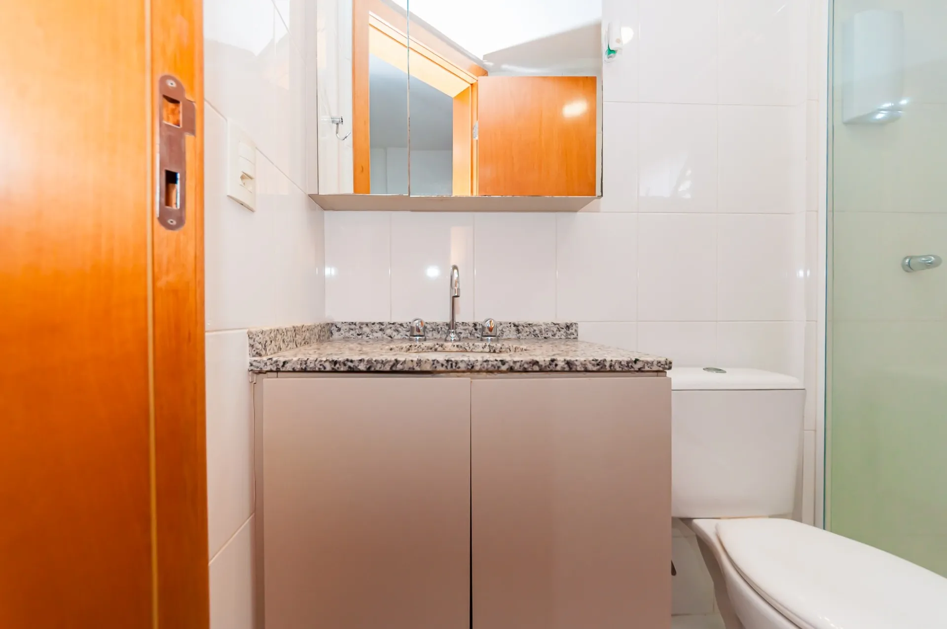Furnished apartment with an open-plan kitchen and 1 parking spot — photo 30