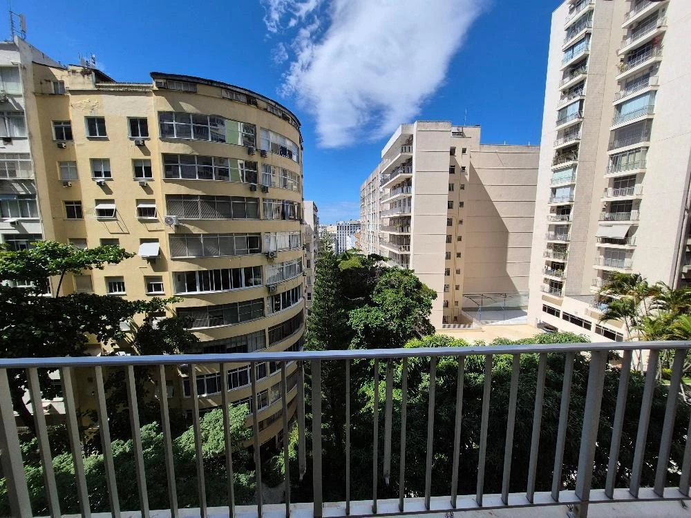 3-bedroom apartment with a mountain view in Rio de Janeiro