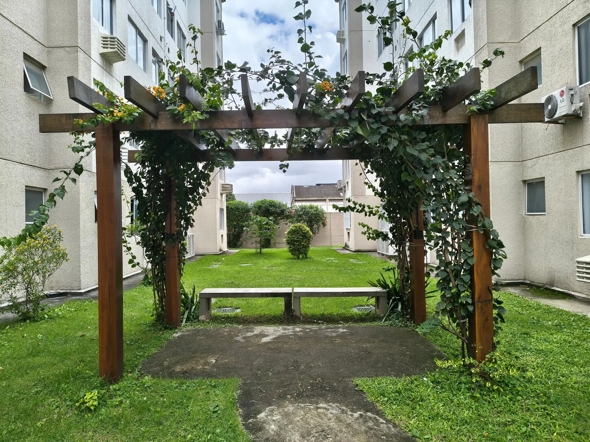 2-bedroom apartment with 1 parking space and 1 bath — photo 32