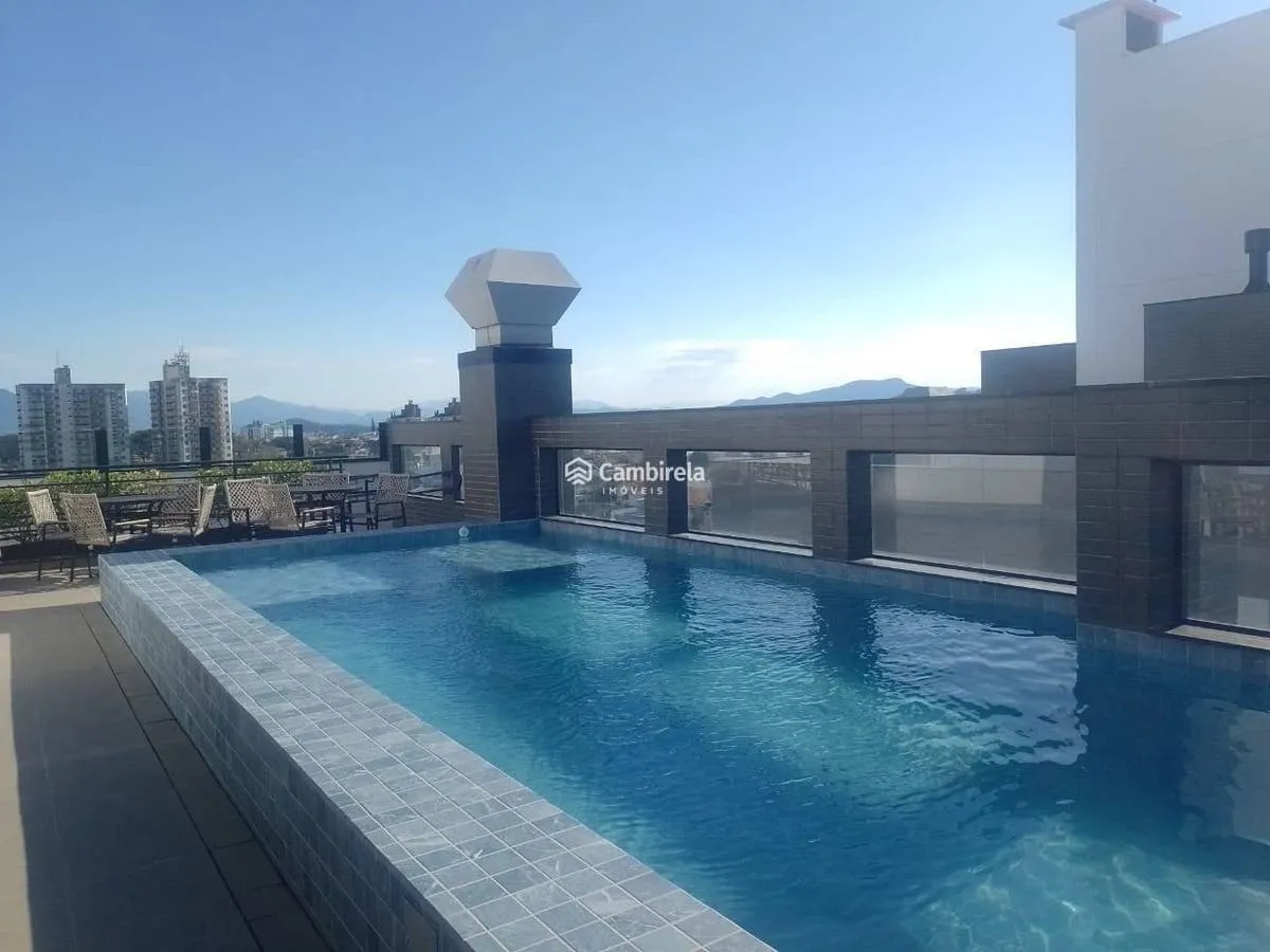Balcony with a grill in a 2-bedroom apartment, 76 m² — photo 7