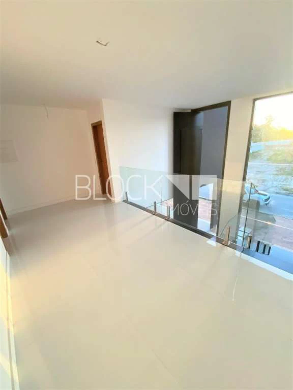 335 m² unfurnished house with 3 en-suite bedrooms — photo 5