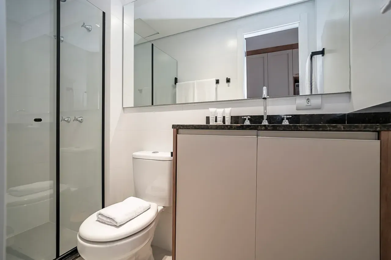 Furnished 1-bedroom apartment with 1 bathroom — photo 17