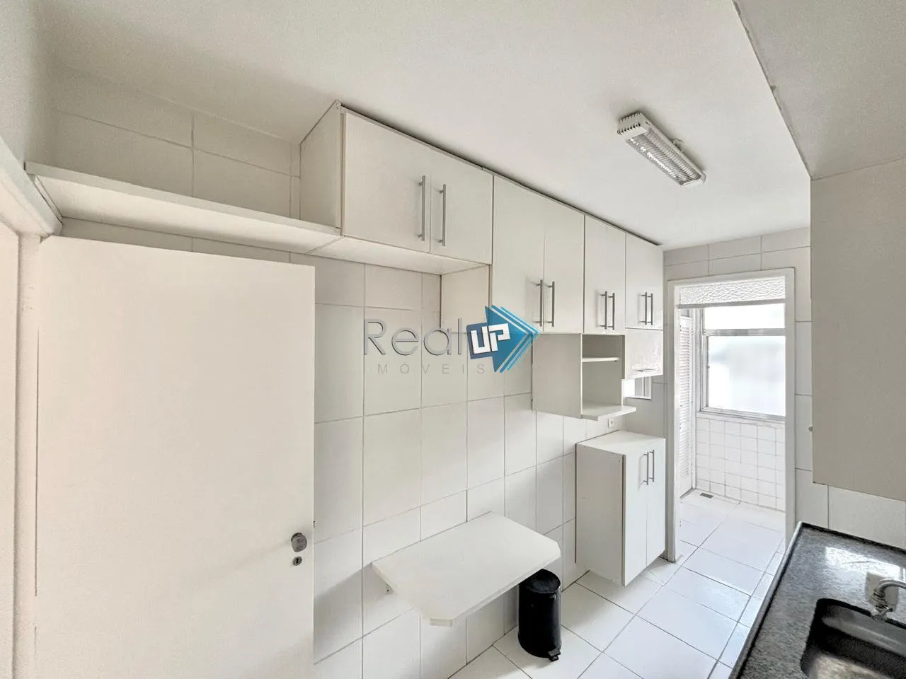 2-bedroom apartment with 2 bathrooms and parking — photo 2