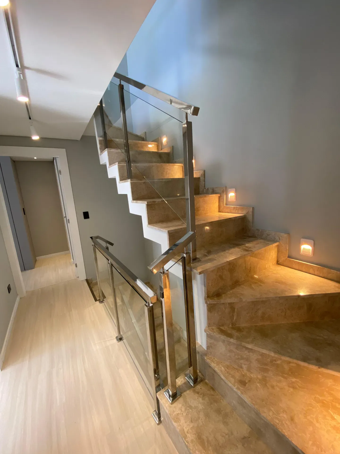 House in a gated community with 3 bedrooms and 5 baths — photo 6