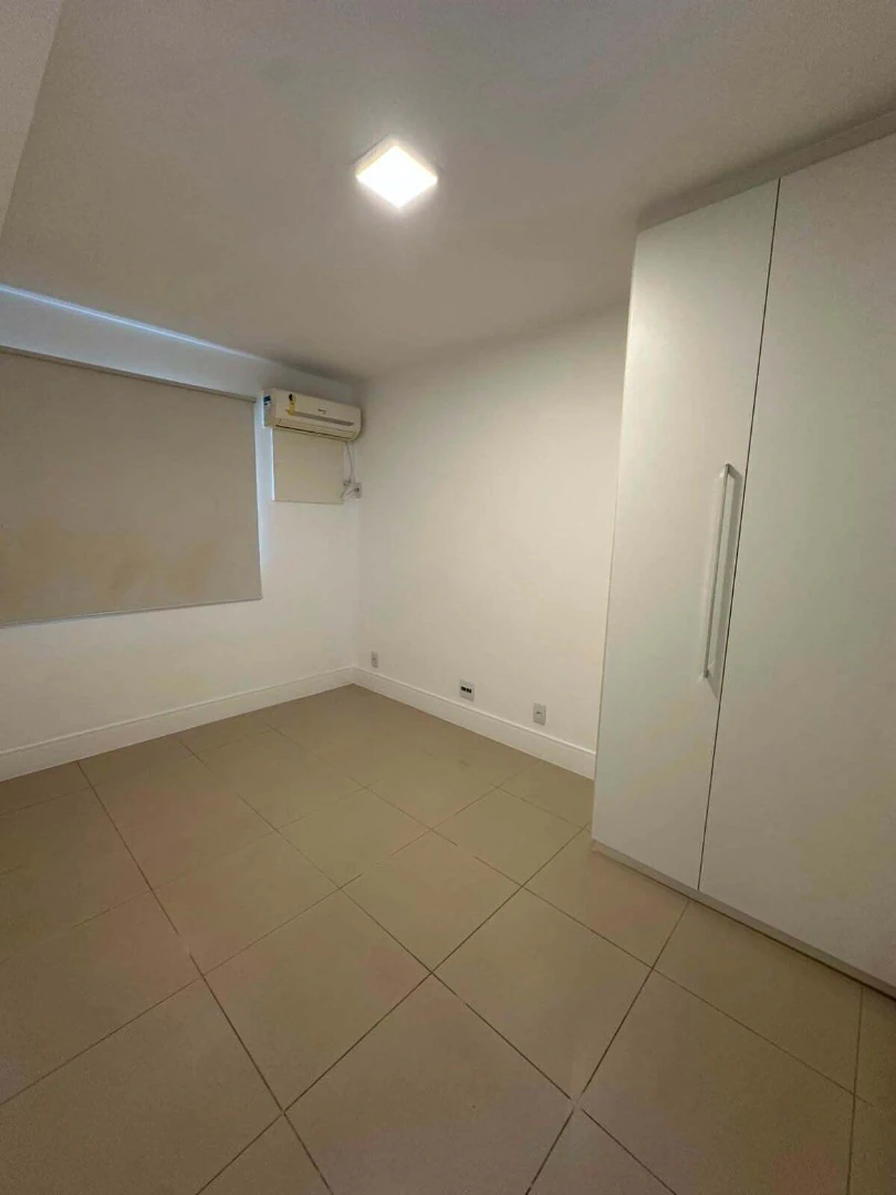4-bedroom apartment with a balcony, 900 m² total area — photo 19