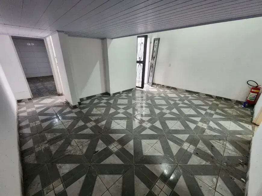 Unfurnished house with 5 bedrooms and 3 bathrooms — photo 11