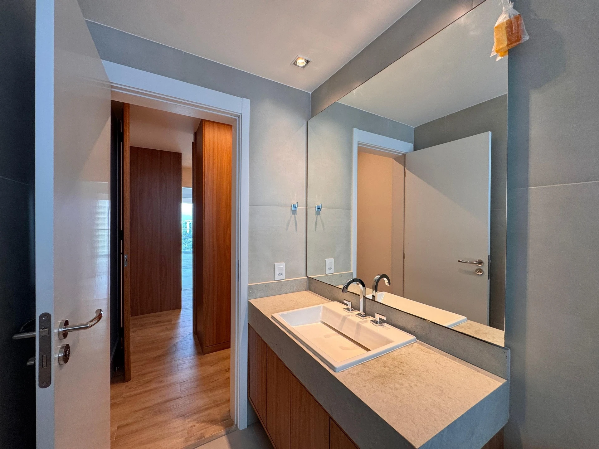 Apartamento mobiliado com 3 suítes e 4 vagas — photo 98