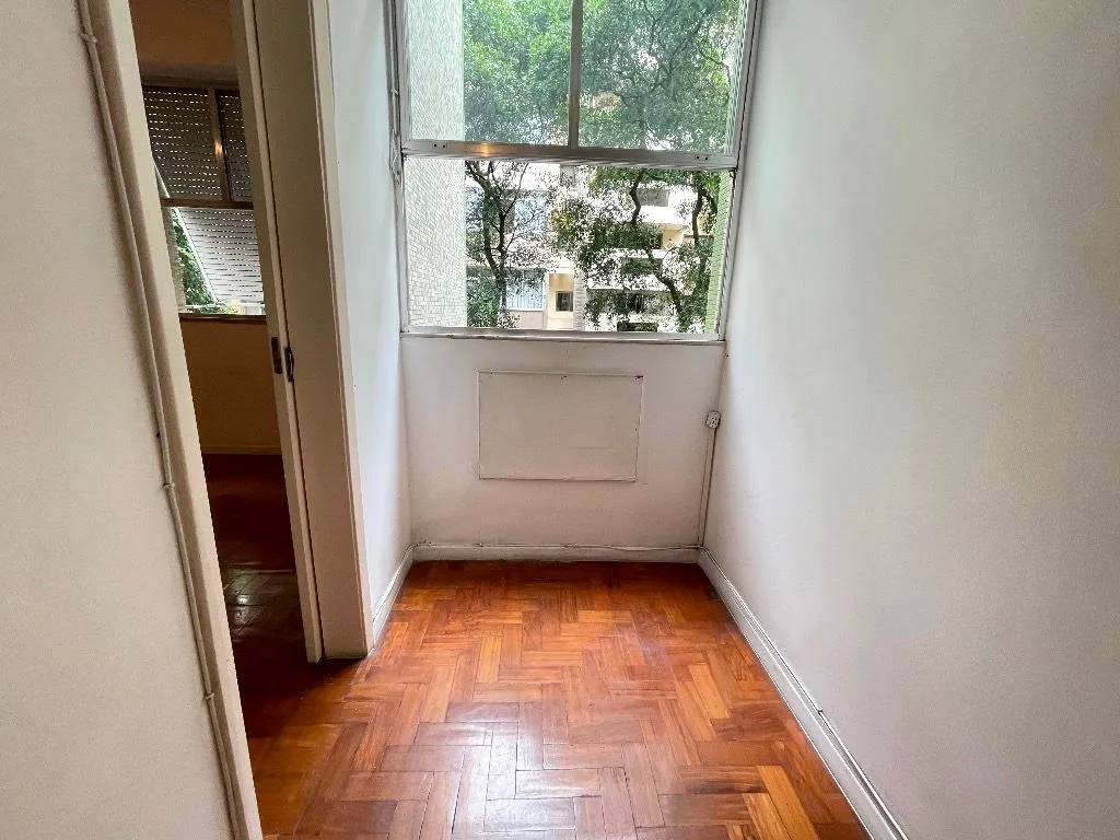 Wood or laminate floors in a 2-bedroom apartment, 75 m² — photo 25