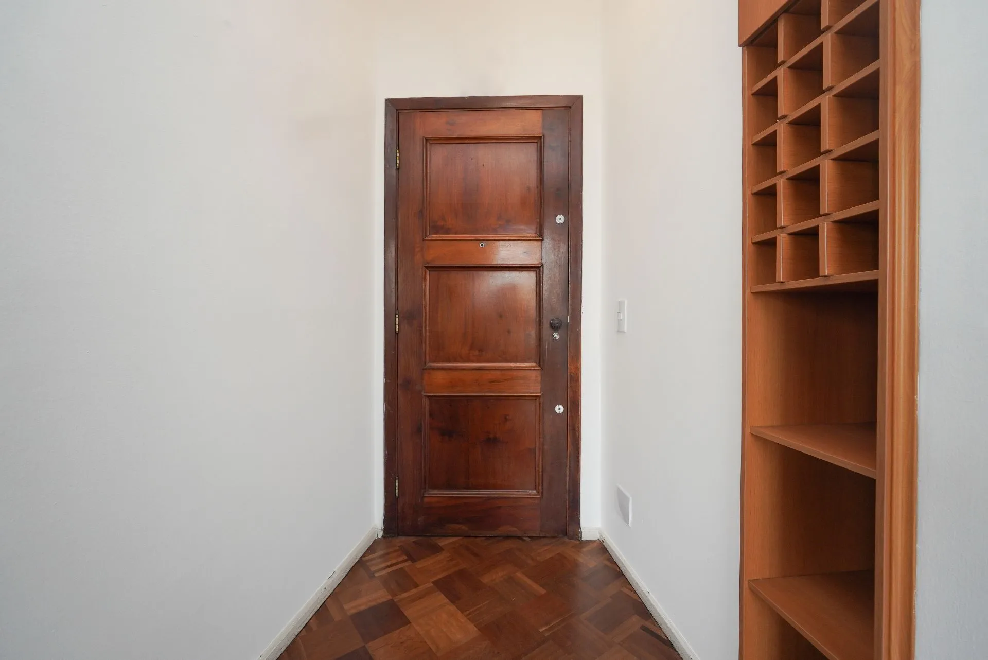 Home office in a 3-bedroom apartment, 140 m² — photo 29