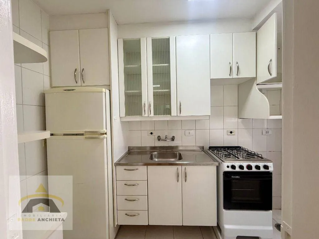 Furnished 1-bedroom apartment with a private BBQ area — photo 4
