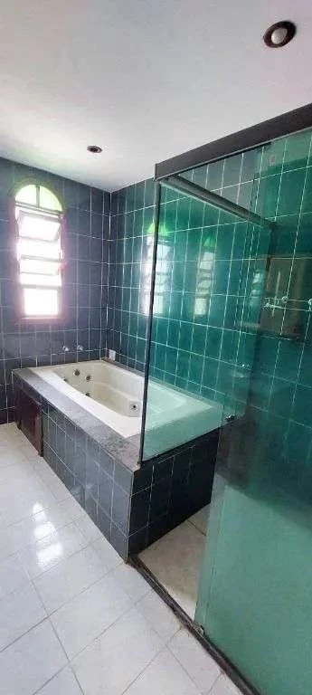 3-bedroom house with a bathtub in Rio de Janeiro — photo 15