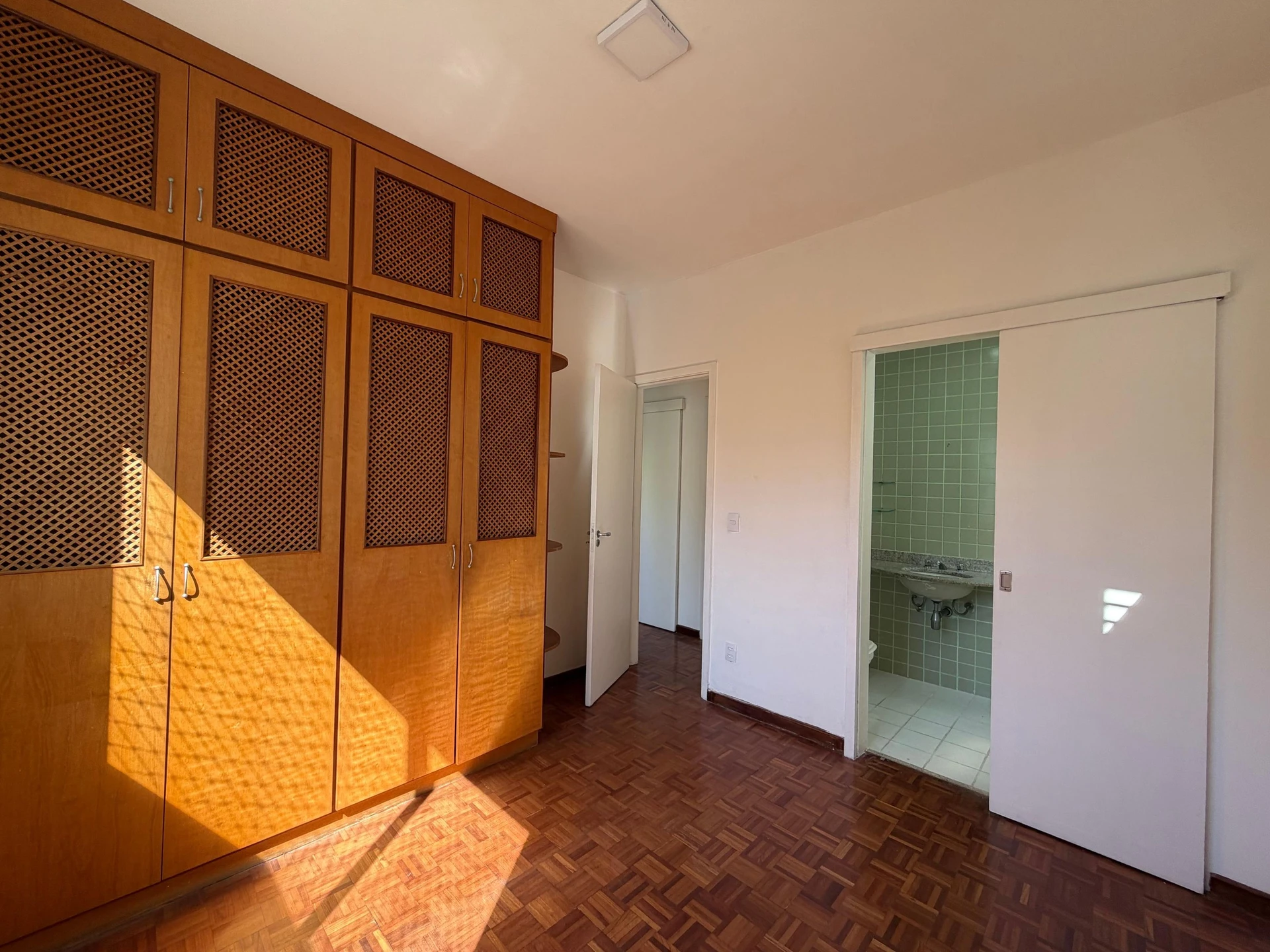 Apartamento de 3 dormitorios con 1 plaza, cocina cerrada — photo 30