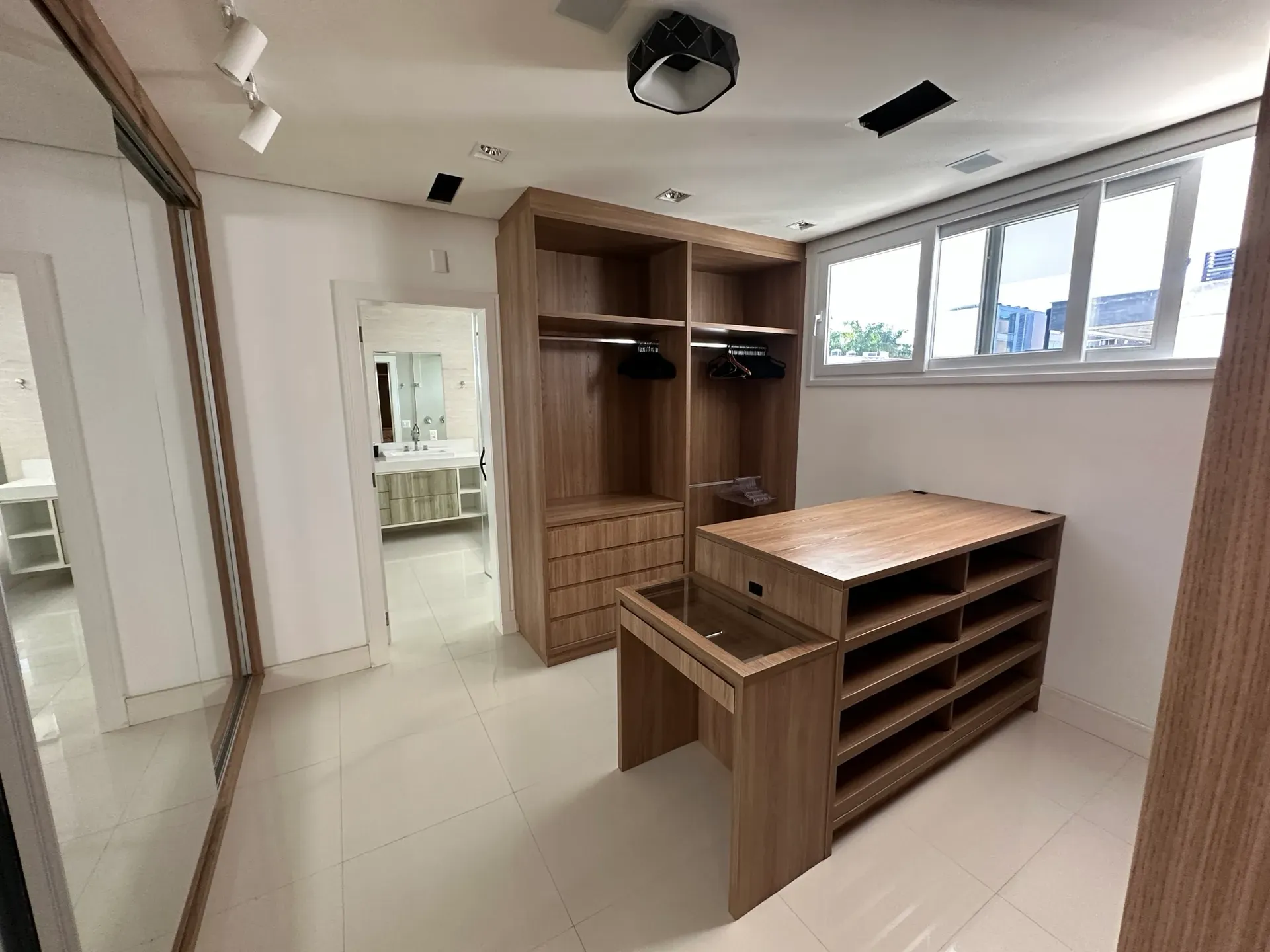Casa mobiliada com 9 suítes e jacuzzi no prédio — photo 14