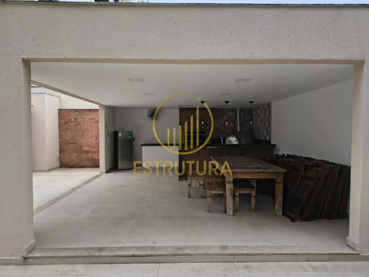 4-bedroom apartment with enclosed glass balcony — photo 19