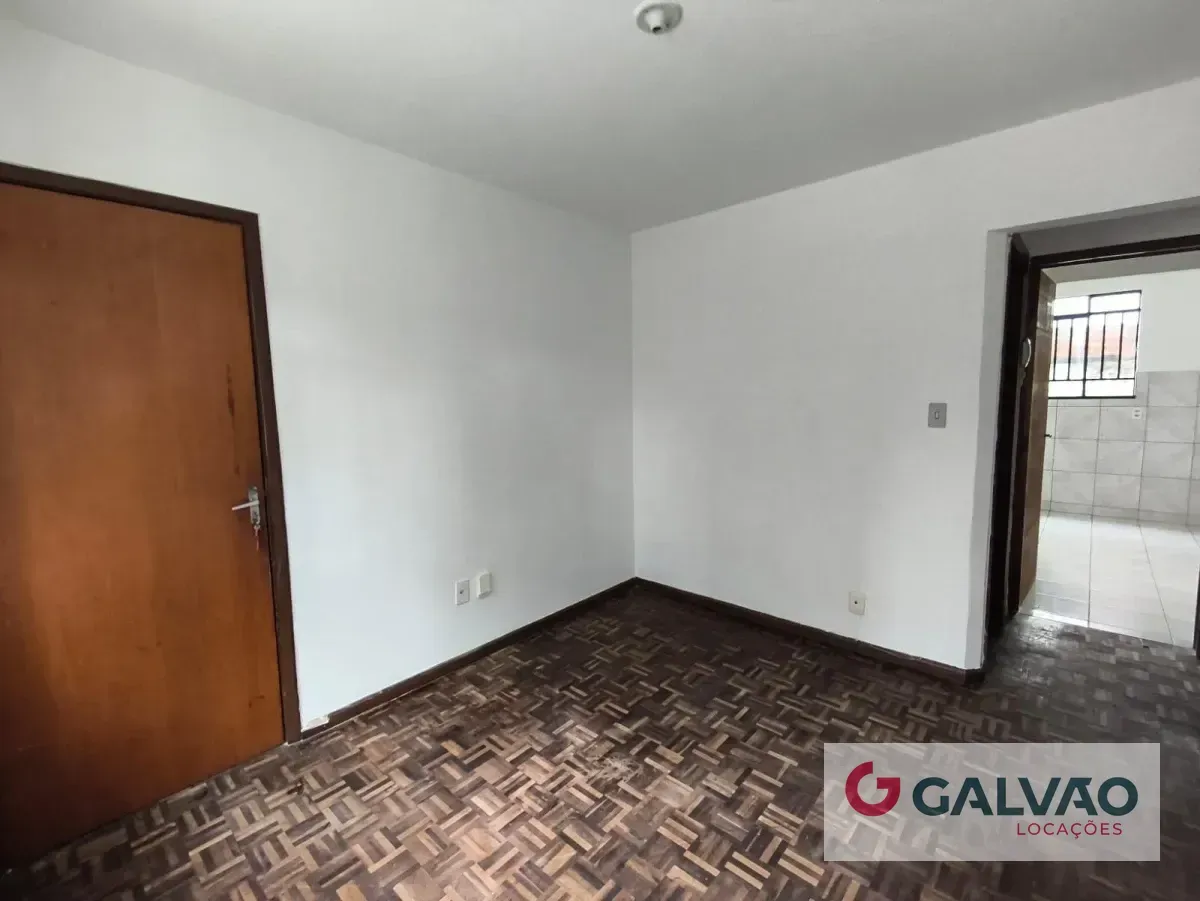 3-bedroom apartment with wood or laminate floors in Curitiba — photo 4