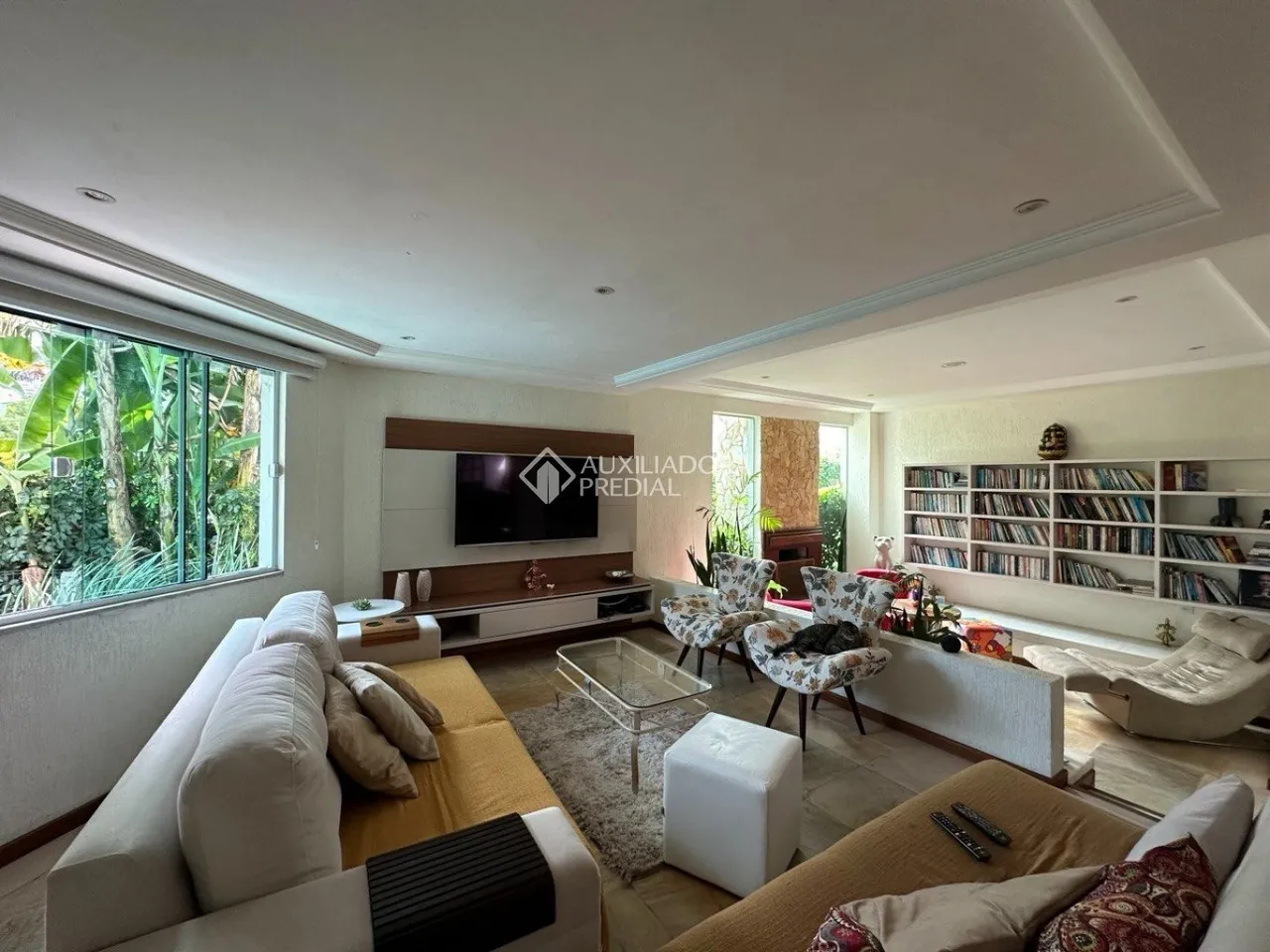 3 quartos e varanda envidraçada: casa de 288 m² — photo 8