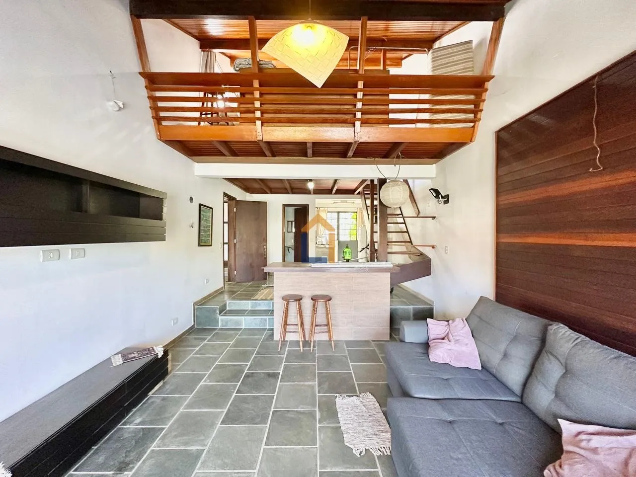 400 m² house with floor-to-ceiling windows and a fireplace — photo 3