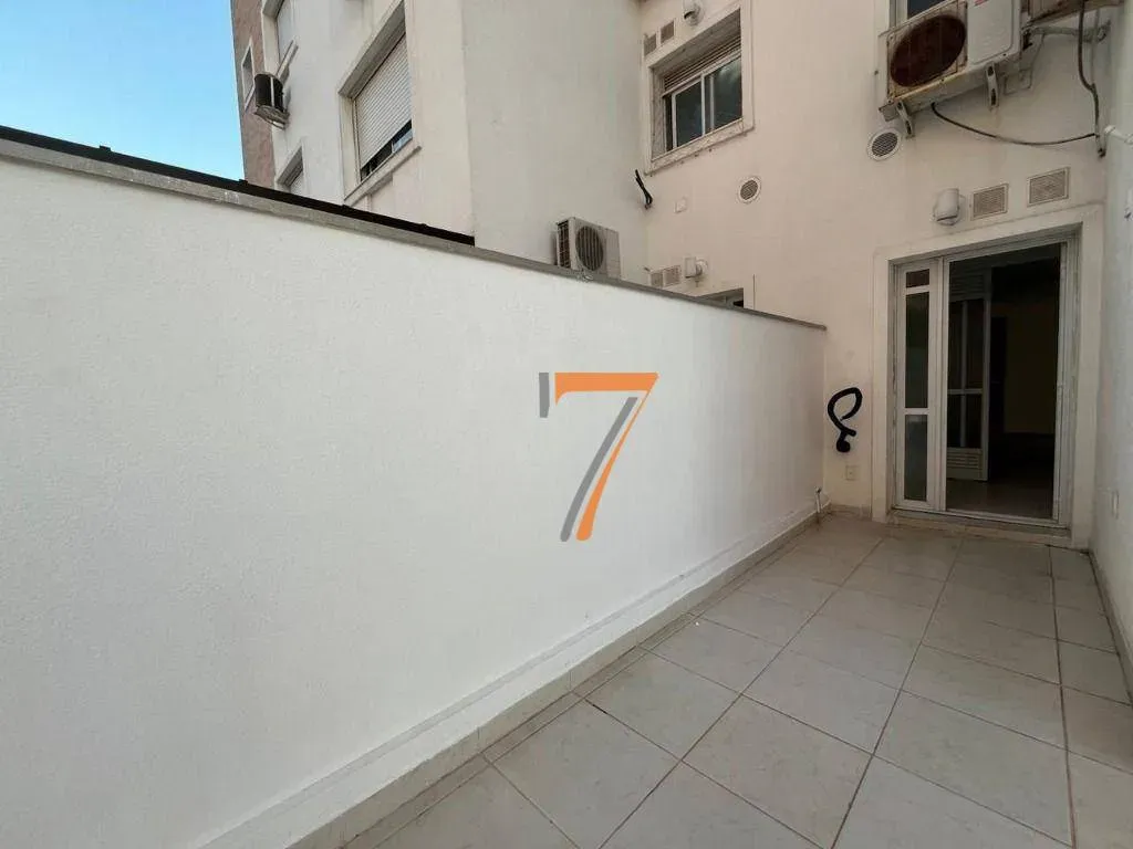 3-bedroom apartment with private garden and 337 m² — photo 10