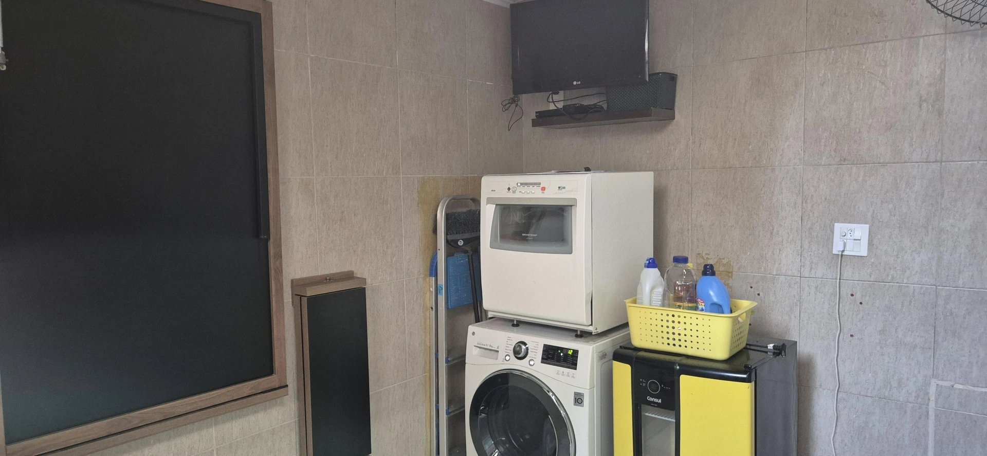 30 m² studio with a washing machine and a home office — photo 19
