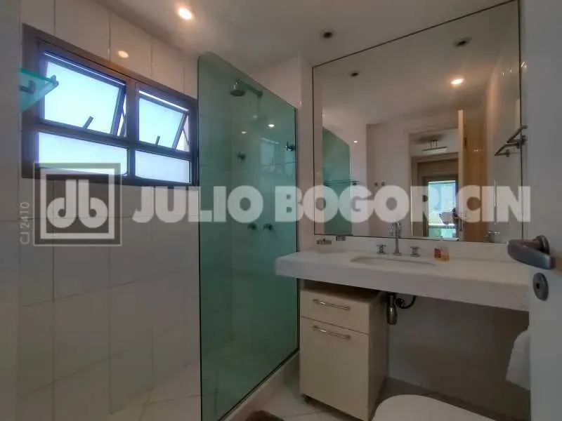 Furnished apartment with 3 bedrooms and a balcony — photo 8
