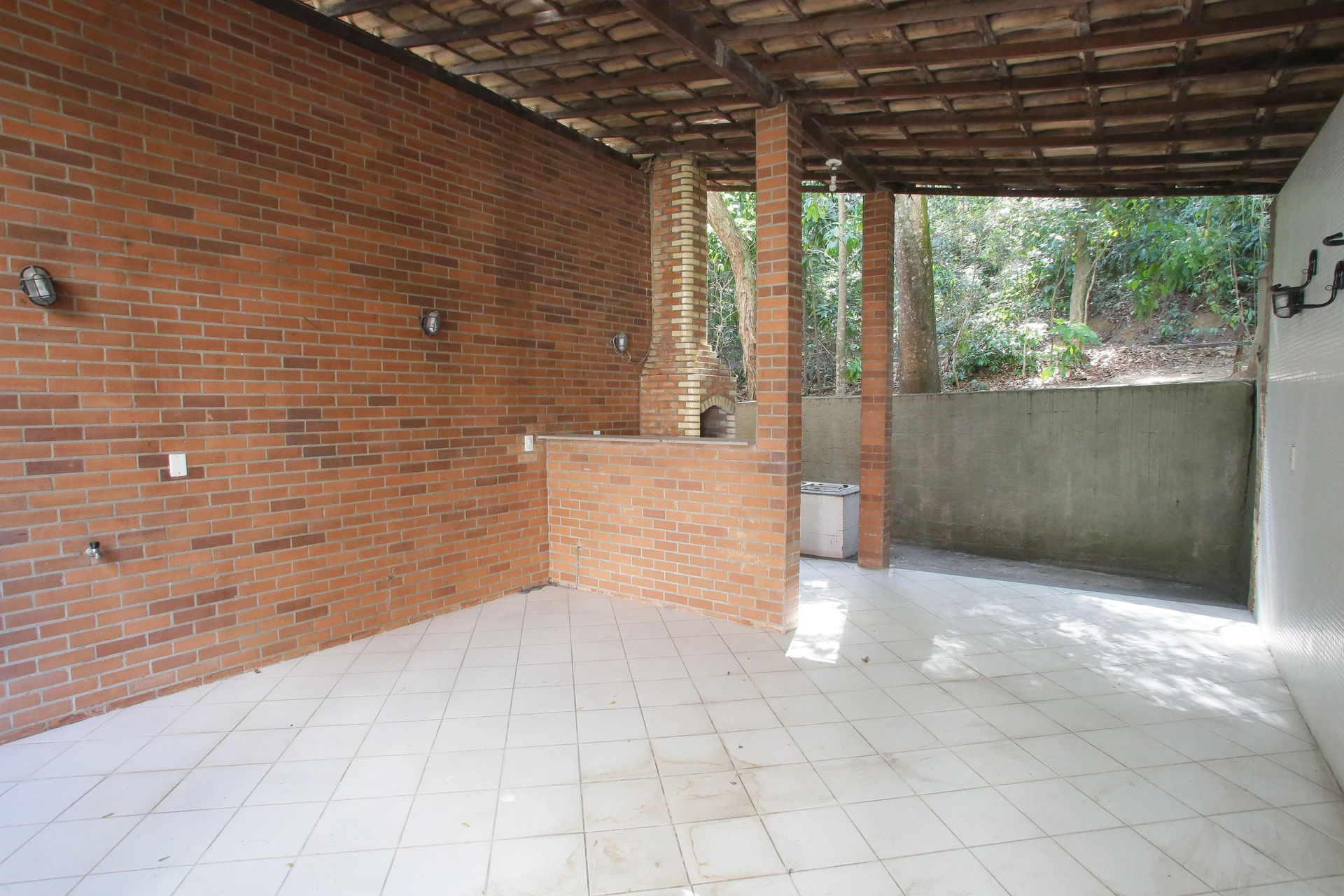 3-bedroom apartment with a balcony and 1 parking space — photo 41