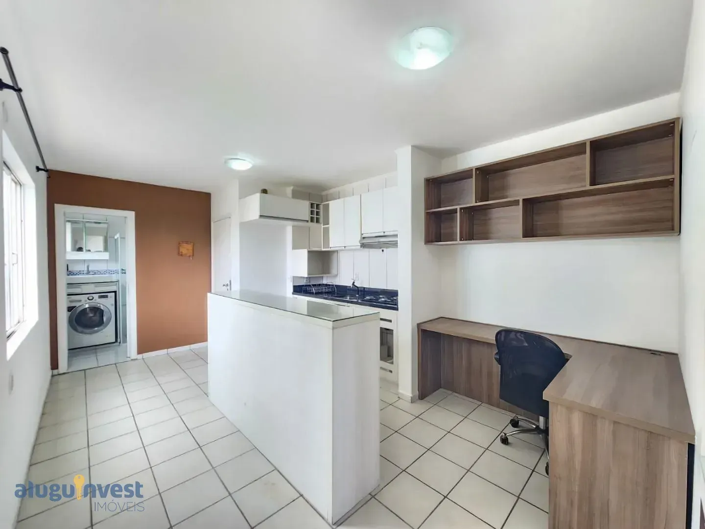 One-bedroom apartment in a building with a gym — photo 4