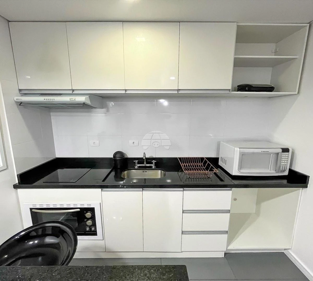 One-bedroom apartment with a dryer — photo 10
