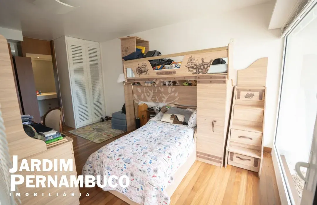 Furnished house, 644 m², with floor-to-ceiling windows — photo 11