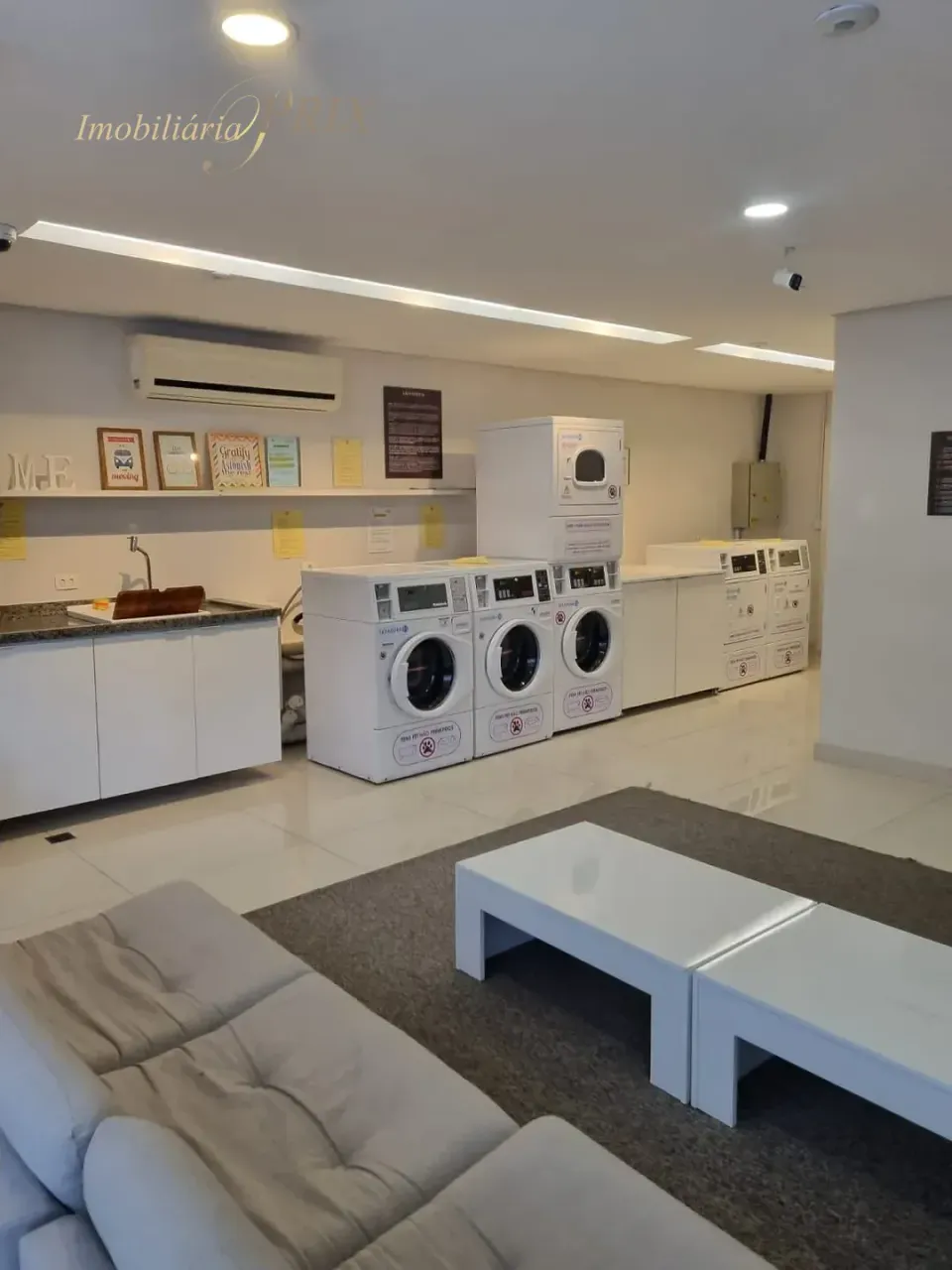 Furnished 1-bedroom apartment with an open kitchen — photo 6
