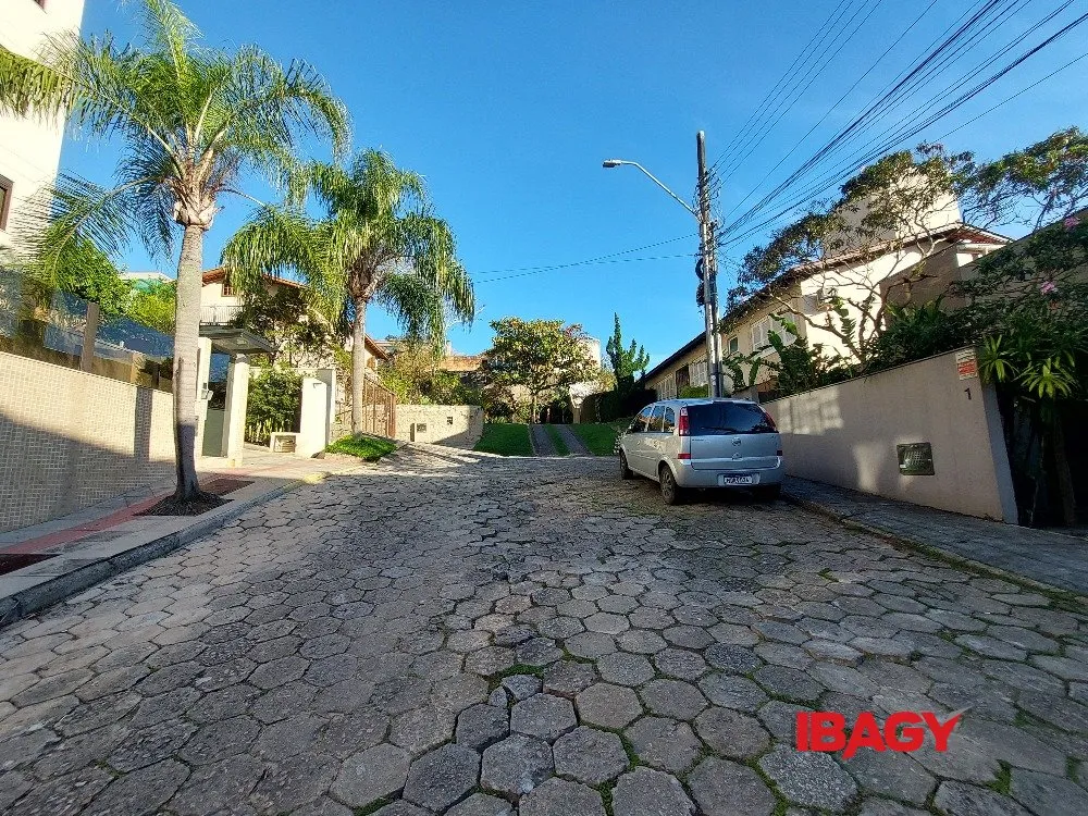 Unfurnished 1-bedroom apartment with 54 m² — photo 23