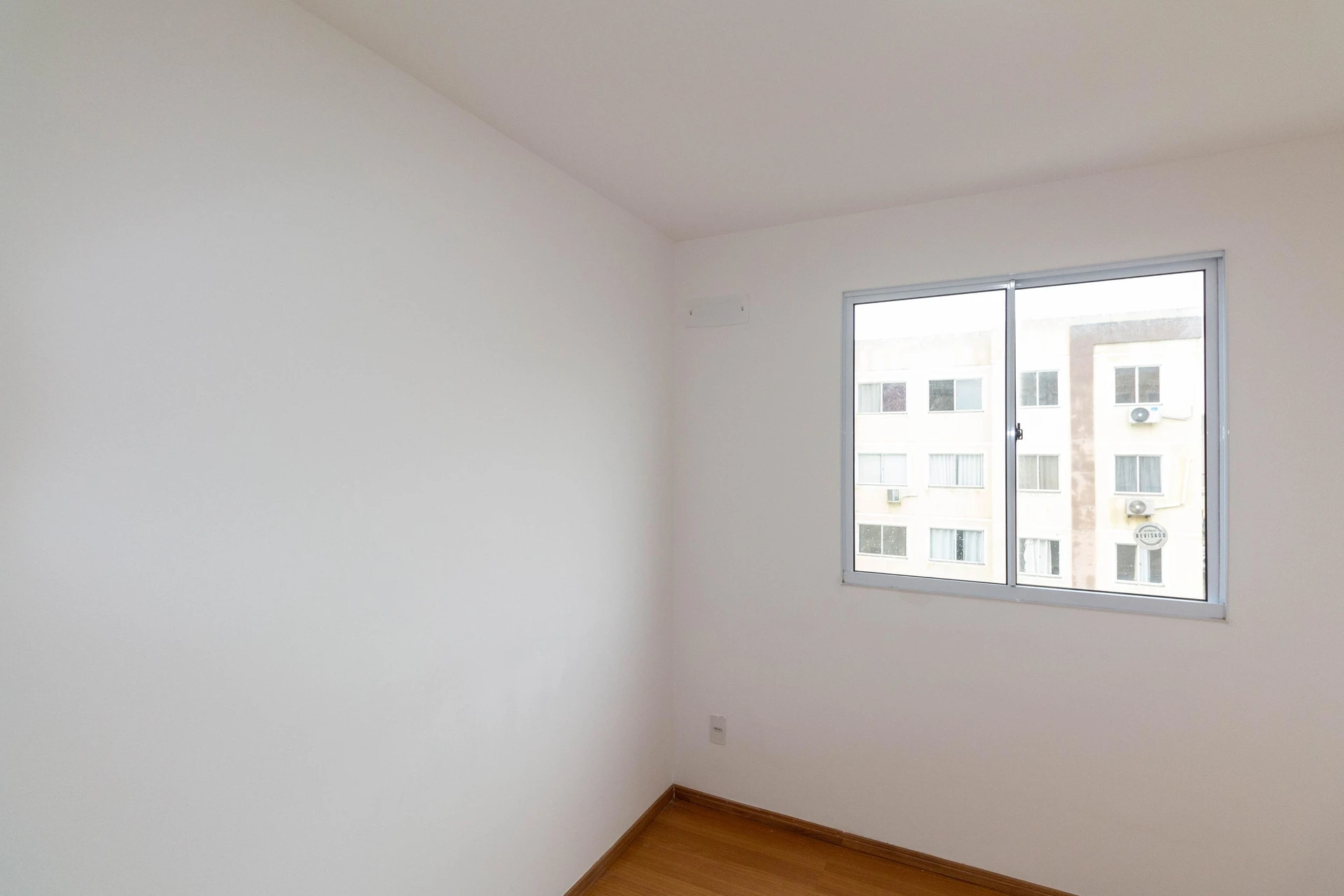 2-bedroom apartment in a building with a gym — photo 18