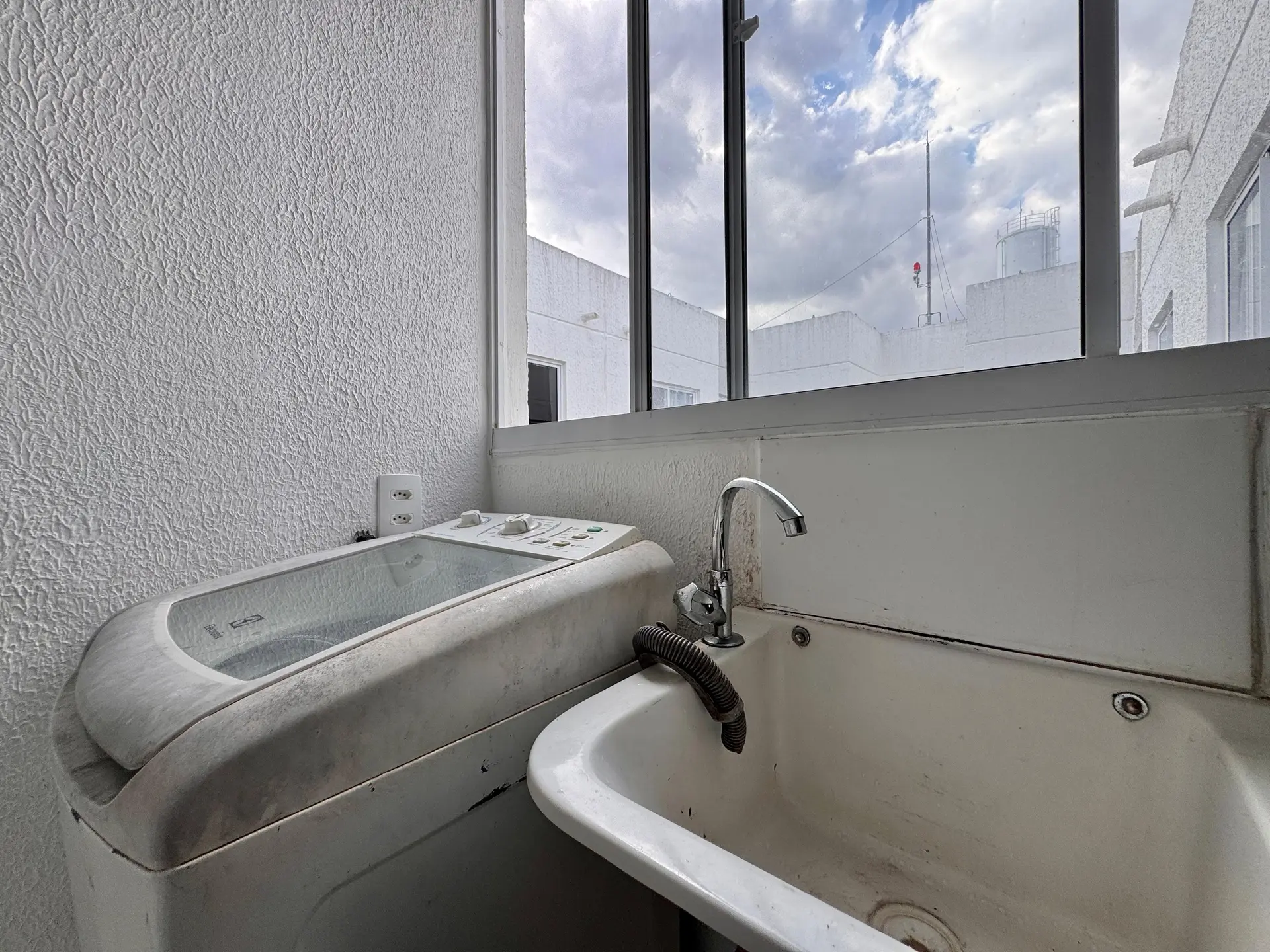 Furnished 2-bedroom apartment with 1 bathroom — photo 18