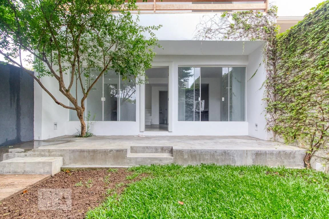 House with 3 bedrooms and 4 bathrooms with a closed kitchen — photo 25