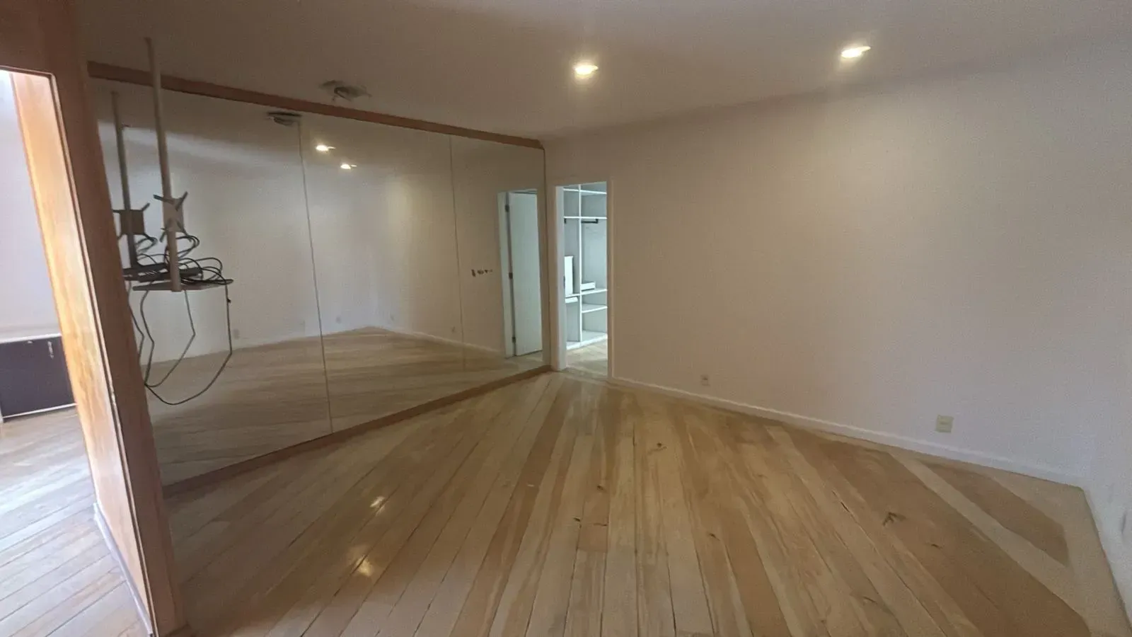 Apartment with 4 bedrooms, balcony and 500 m² — photo 9