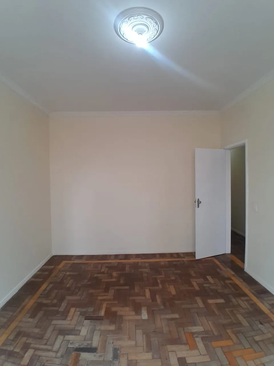 Apartamento de 3 quartos com armários planejados na cozinha — photo 16