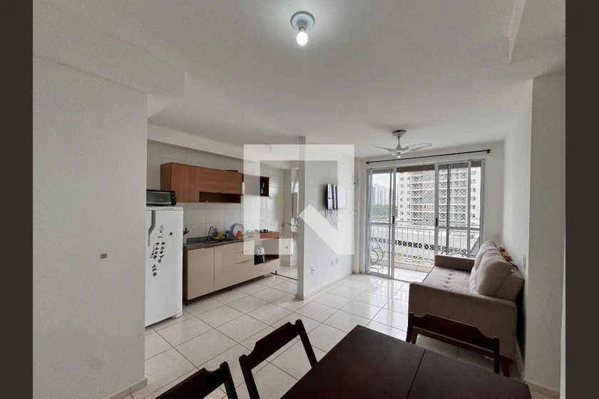 2-bedroom apartment in a building with a gym — photo 2