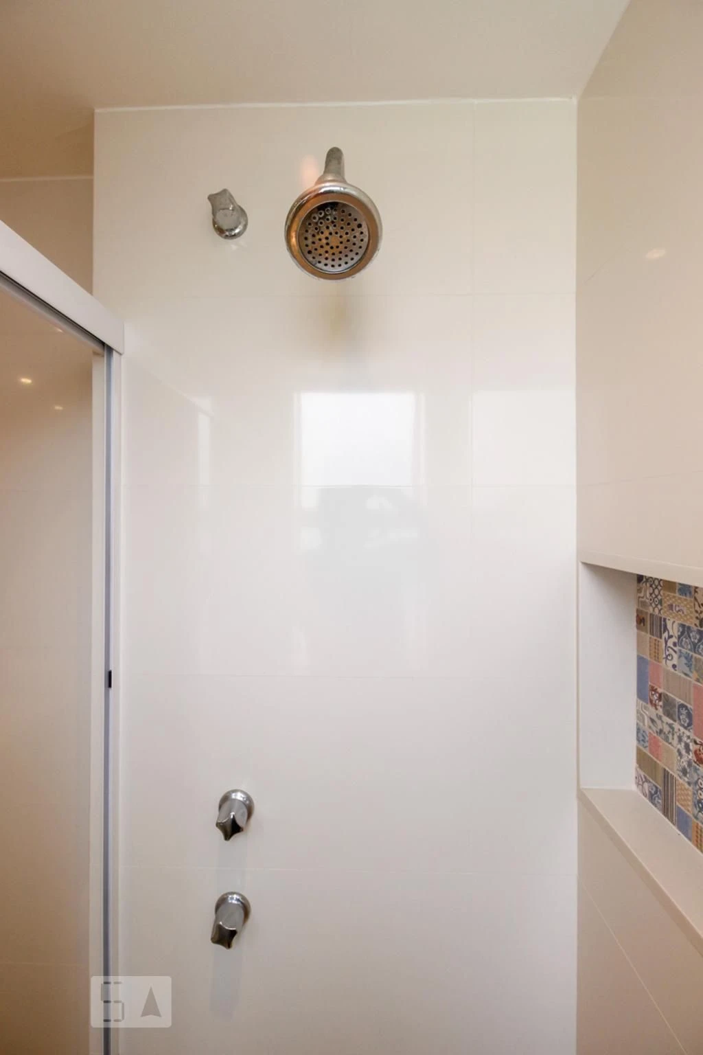 Furnished apartment, 90 m², with a glass-enclosed balcony — photo 47