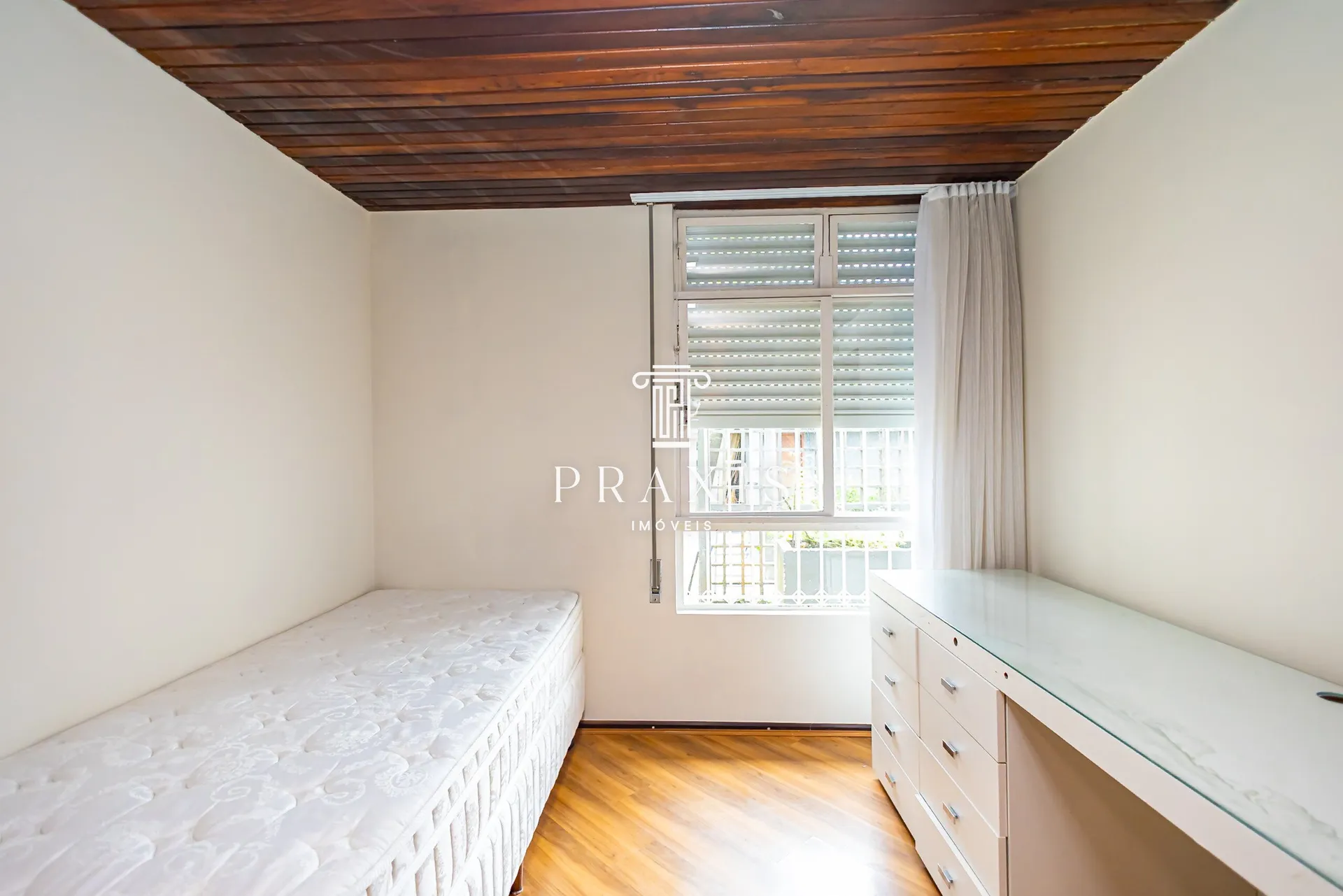House with 4 bedrooms, 445 m² and fitted kitchen — photo 32