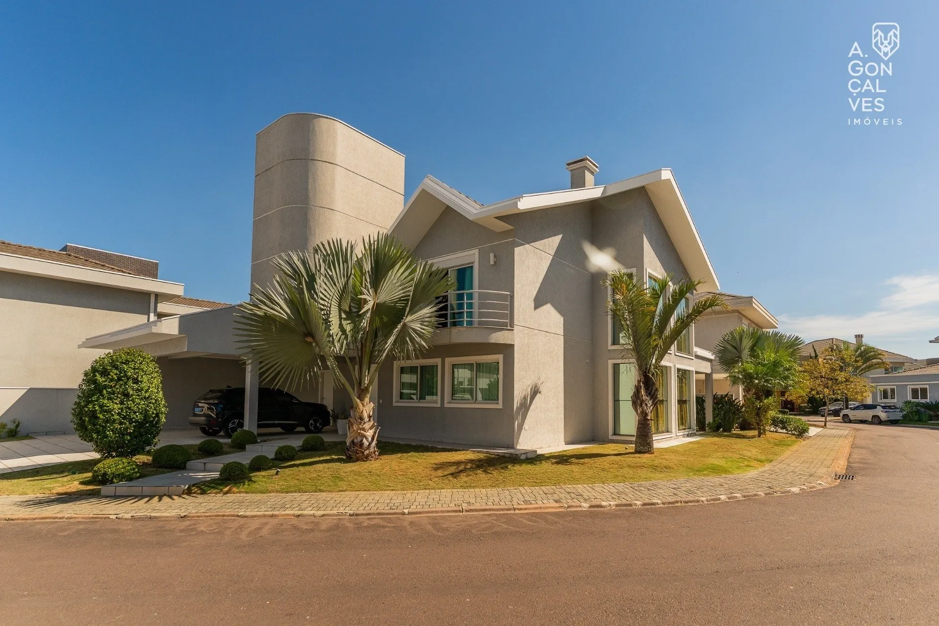 Furnished house with 3 bedrooms and 5 bathrooms
