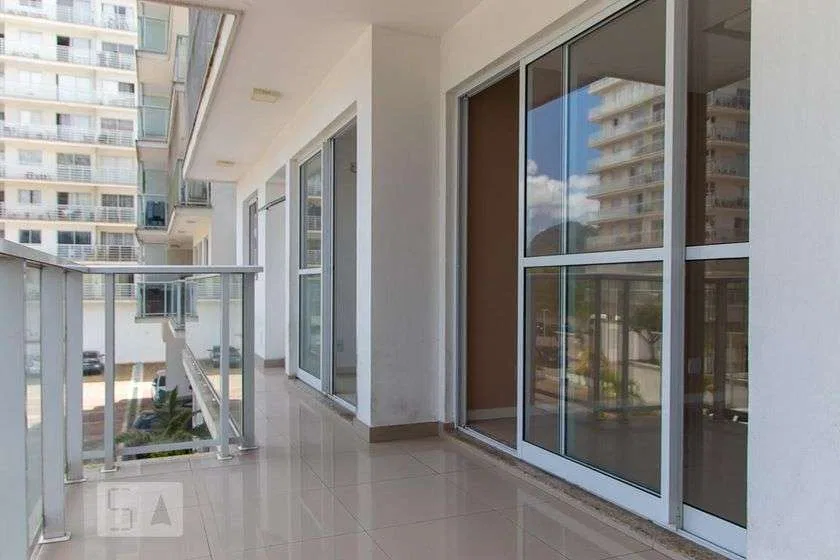 Apartamento de 3 quartos com 93 m² e varanda