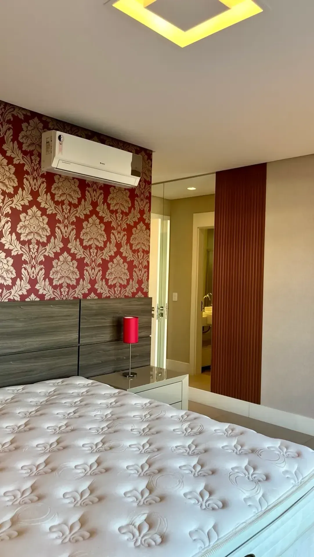 Furnished apartment with 3 en-suite suites — photo 6