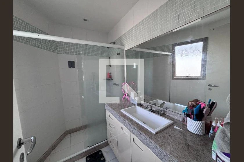 206 m² apartment with 4 en-suite bedrooms and glass balcony — photo 50