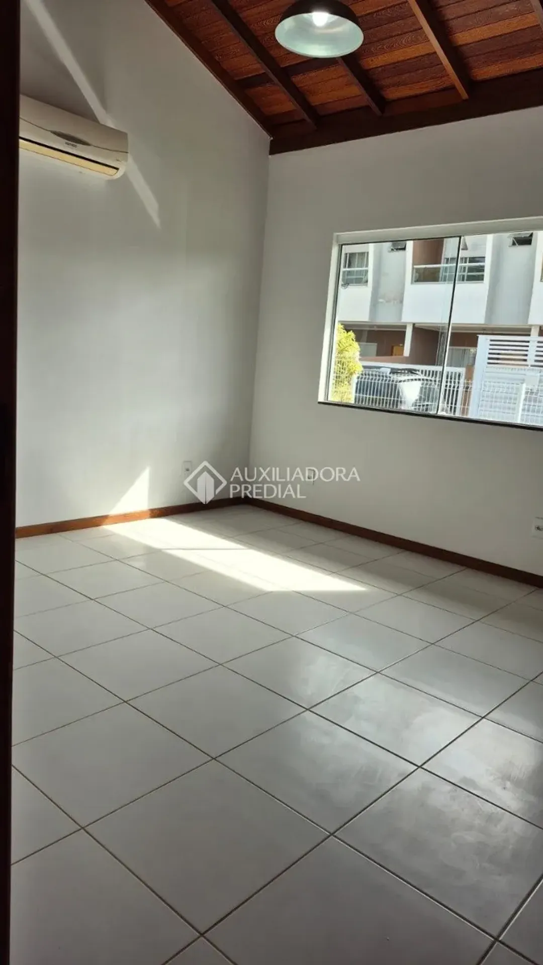 House with 2 bedrooms and private garden — photo 27