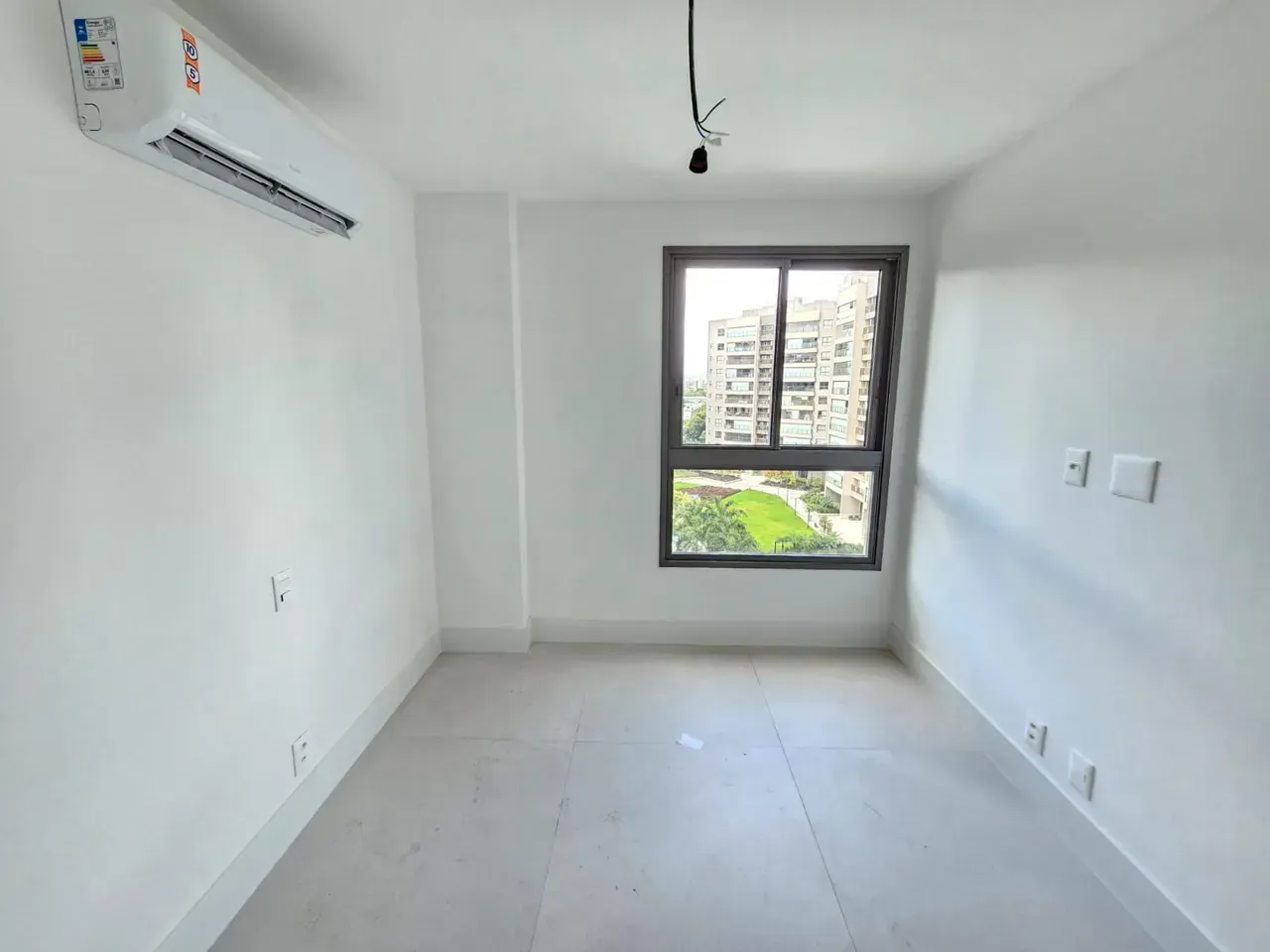 Unfurnished apartment with 3 bedrooms and 5 bathrooms — photo 16