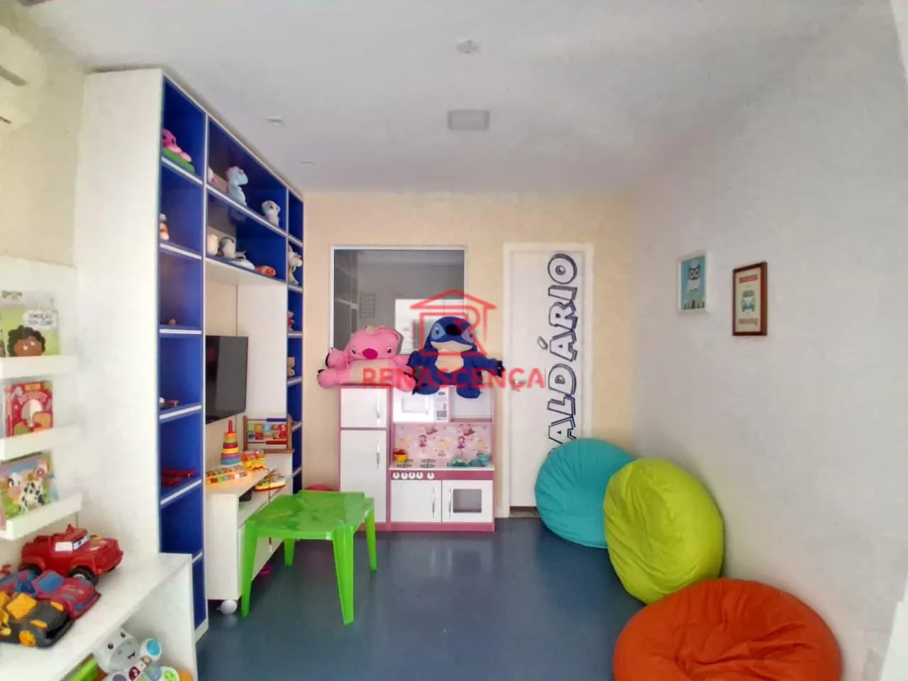 Квартира 77 м² з балконом із грилем та видом на гори — photo 21