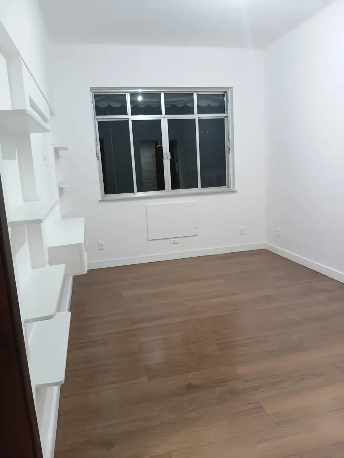75 m² apartment with a walk-in closet and a home office — photo 3